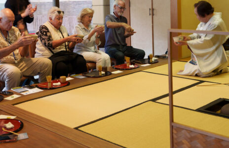 【平和のお茶会】開催